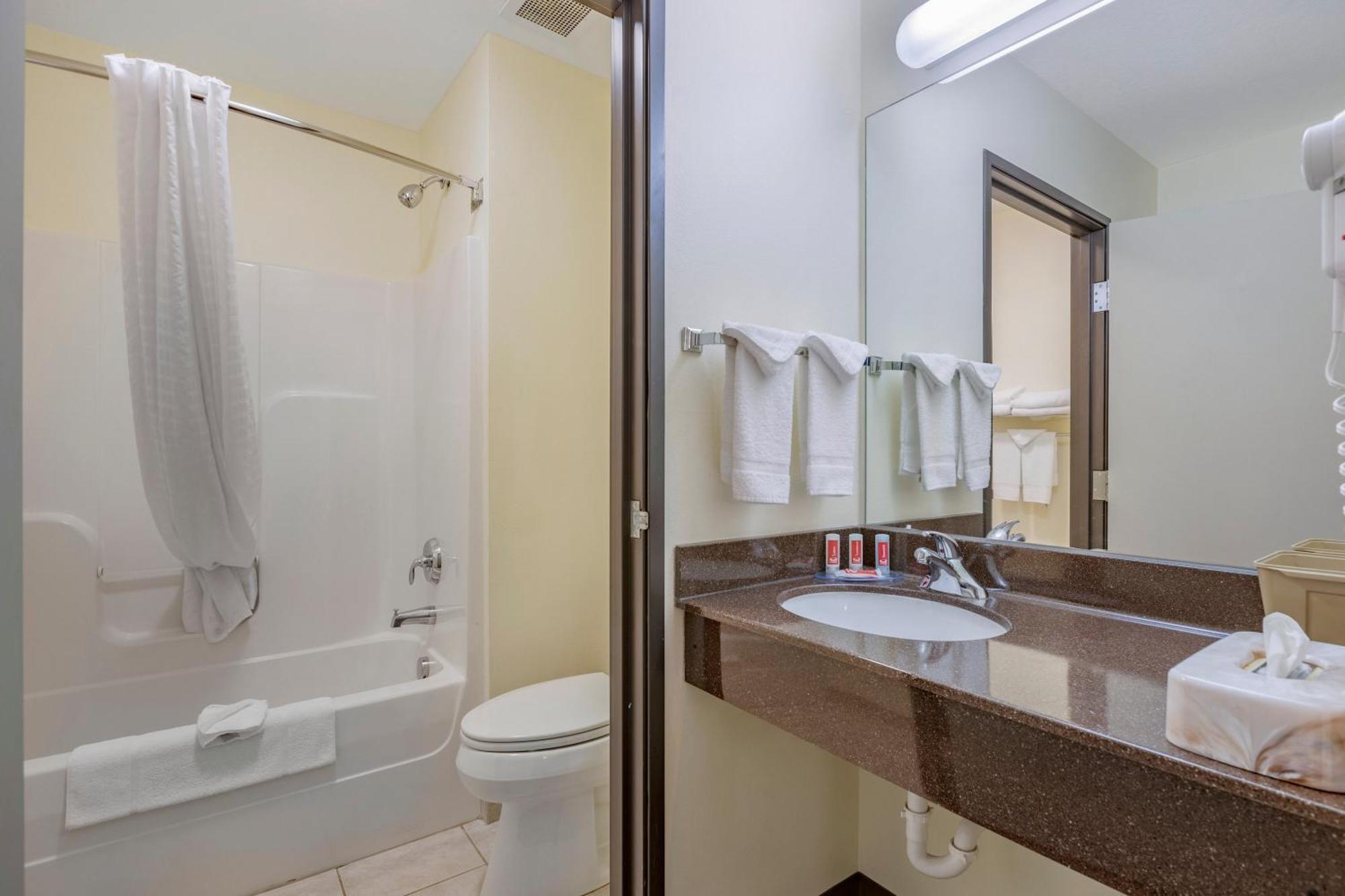 Econo Lodge Inn & Suites Fairgrounds Des Moines Eksteriør billede